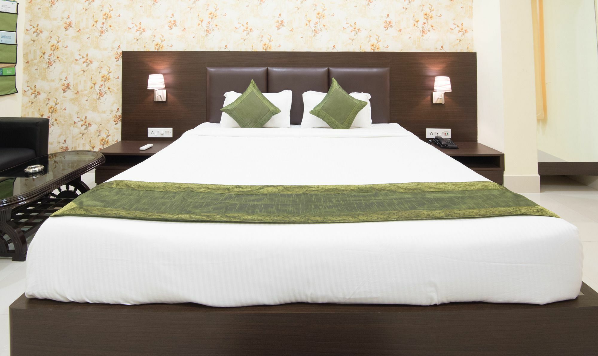 ทรีโบ เทรนด์ คิงส์ คอร์ต Hotel บูบันเนสชวาร์ ภายนอก รูปภาพ