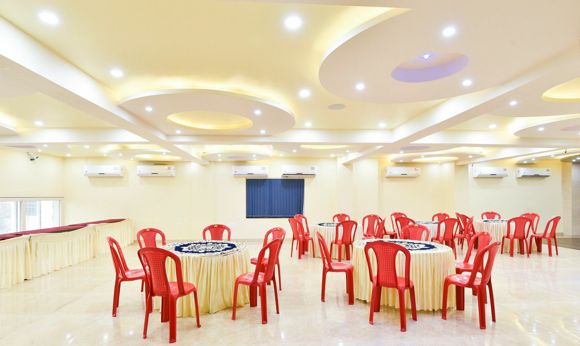 ทรีโบ เทรนด์ คิงส์ คอร์ต Hotel บูบันเนสชวาร์ ภายนอก รูปภาพ
