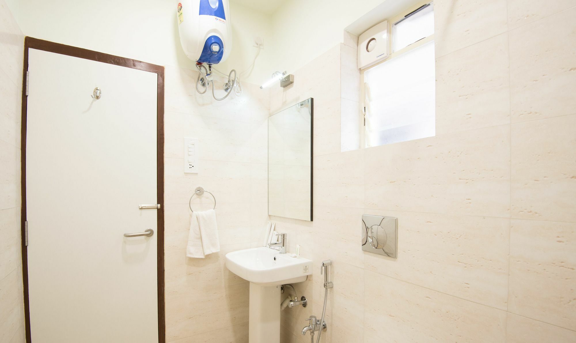 ทรีโบ เทรนด์ คิงส์ คอร์ต Hotel บูบันเนสชวาร์ ภายนอก รูปภาพ