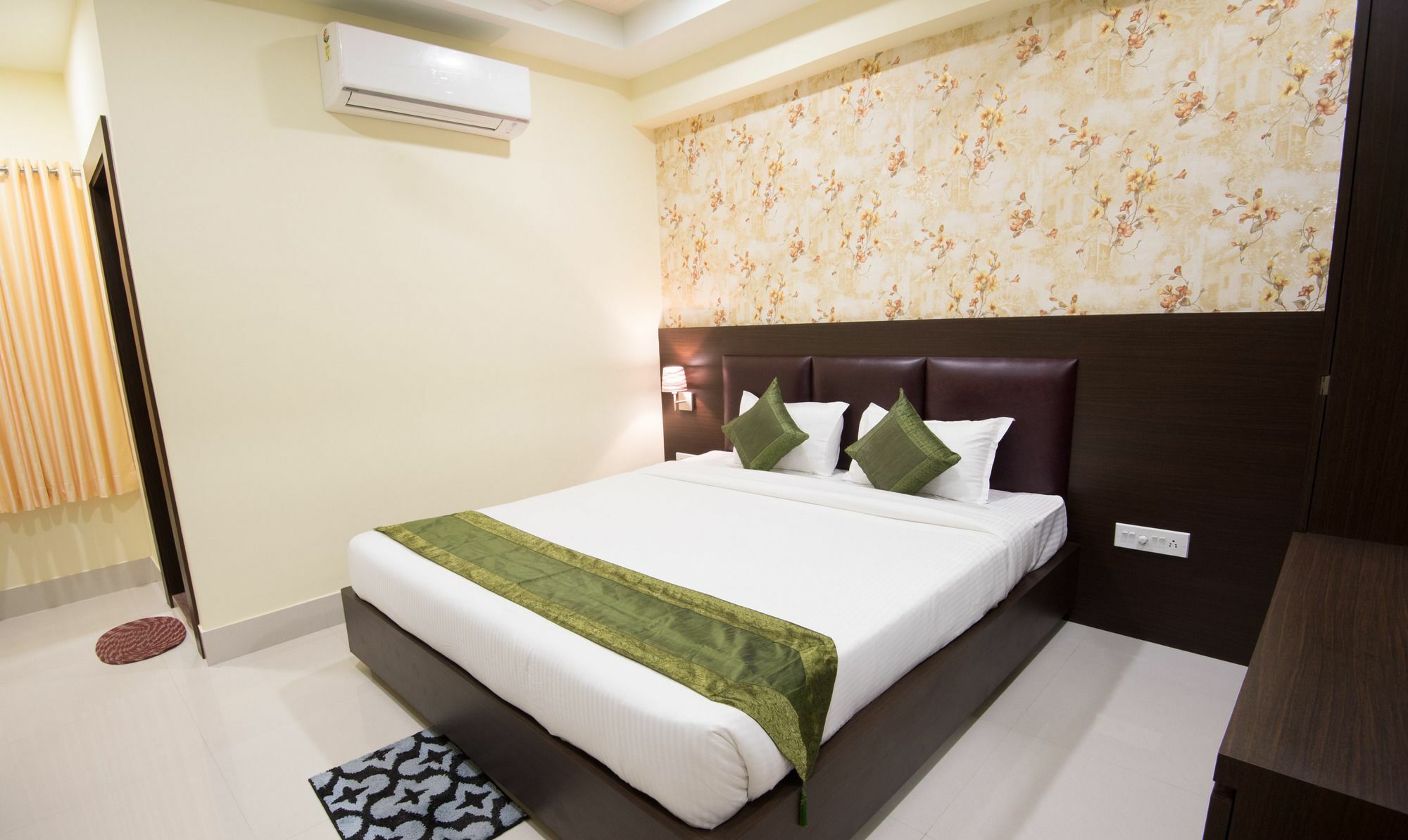 ทรีโบ เทรนด์ คิงส์ คอร์ต Hotel บูบันเนสชวาร์ ภายนอก รูปภาพ