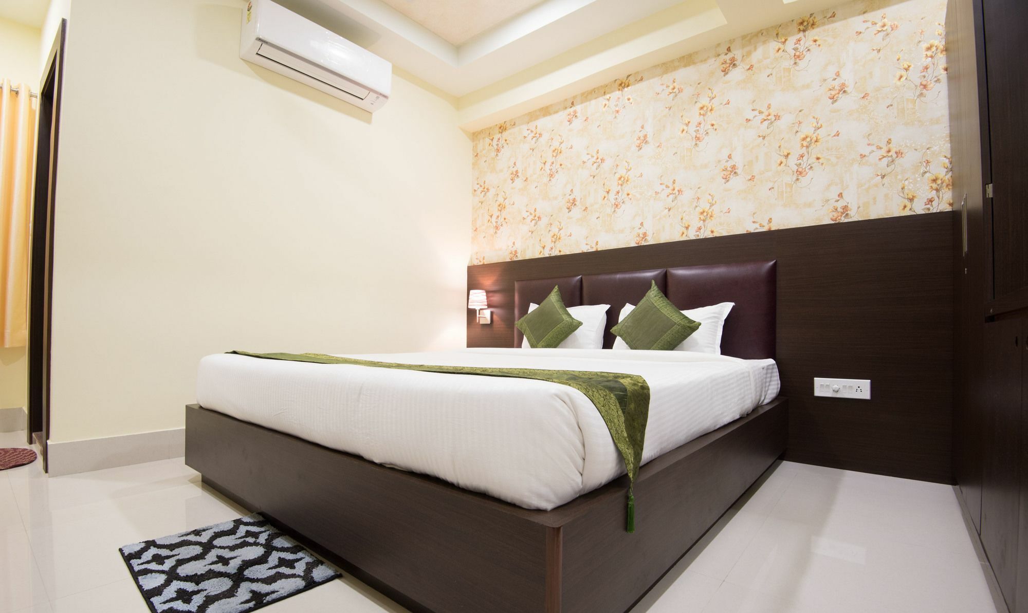 ทรีโบ เทรนด์ คิงส์ คอร์ต Hotel บูบันเนสชวาร์ ภายนอก รูปภาพ