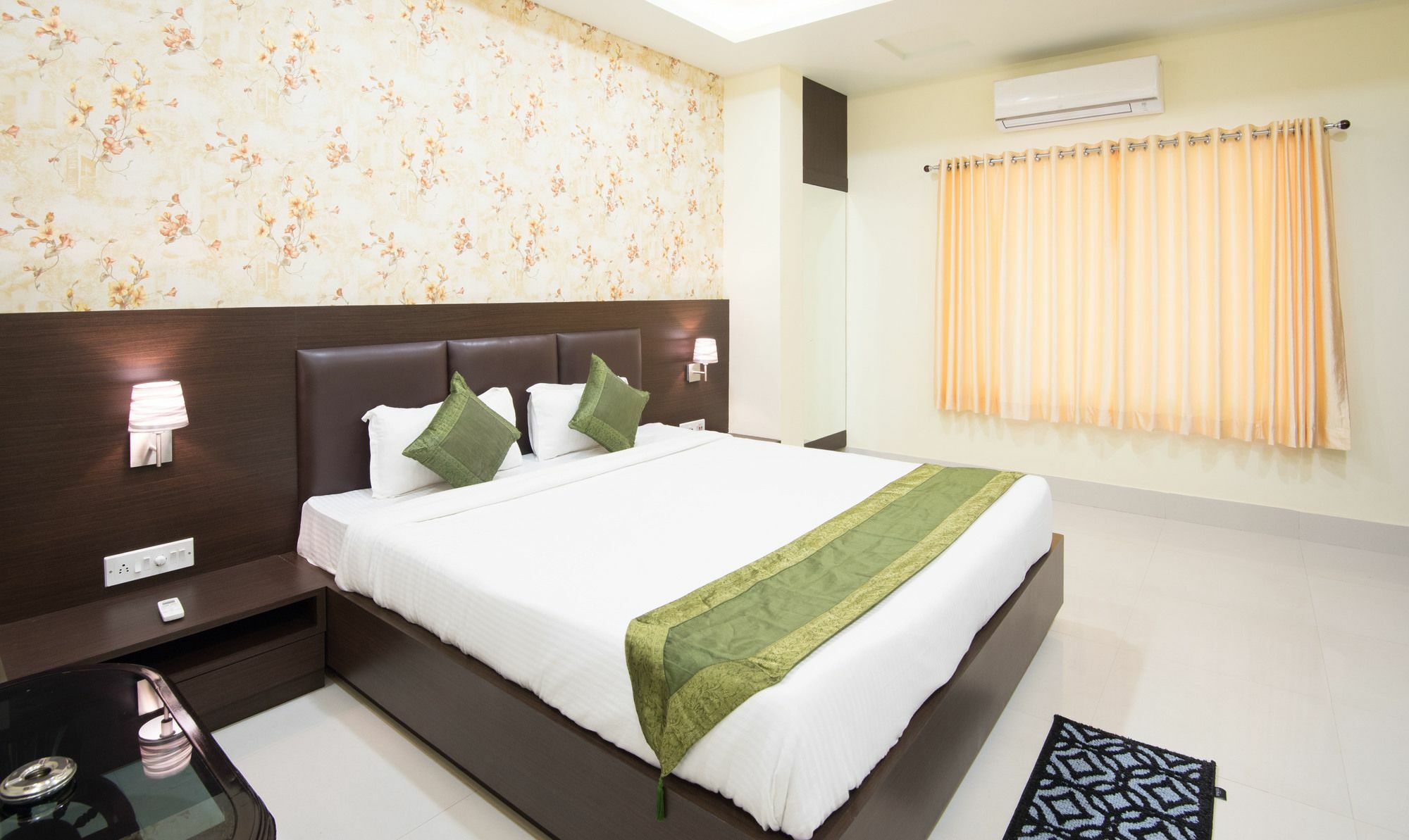 ทรีโบ เทรนด์ คิงส์ คอร์ต Hotel บูบันเนสชวาร์ ภายนอก รูปภาพ